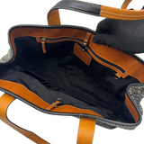 COACH BLACK SIGNATURE HAND BAG