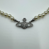 VIVIENNE WESTWOOD MINI BAS RELIEF PEARL SILVER CHOKER